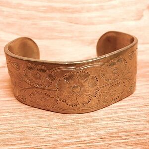 October Beautiful Unisex Salisbury Pewter Adjustable Floral Design Cuff Bracelet